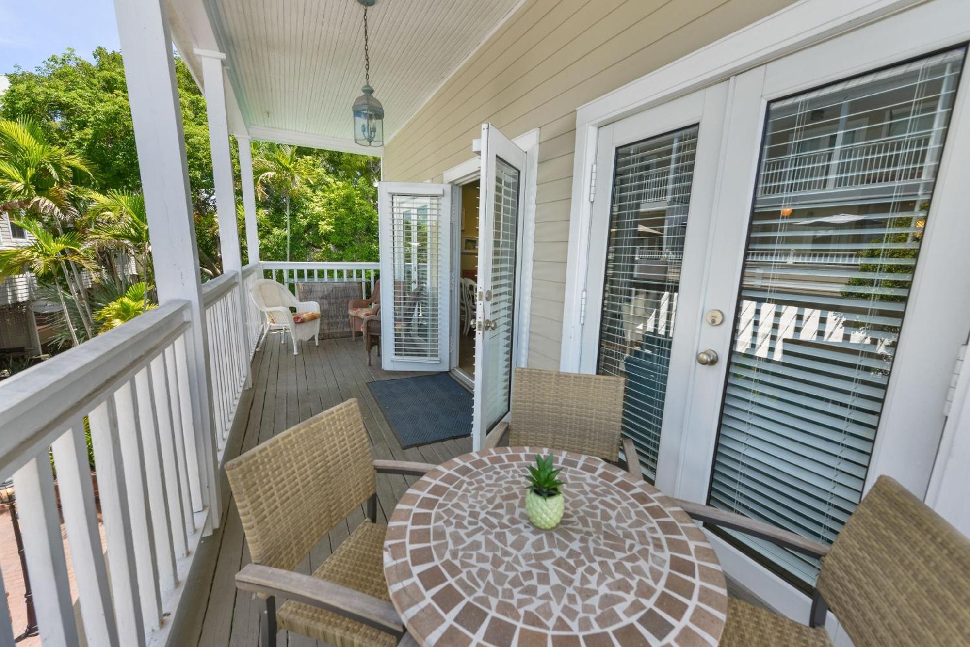 Duval Square Courtyard 31 Apartment
